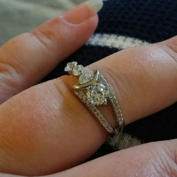 14k WG/Silver Cross Over Journey Diamond Ring sz 7